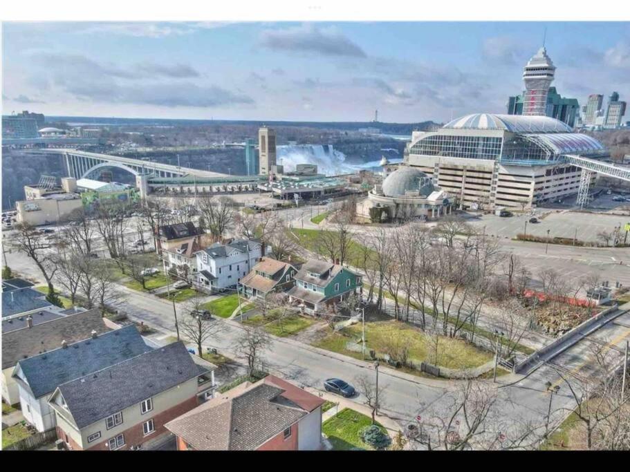 Adorable 2-Bedroom Unit With Jacuzzi Beside Falls Niagara Falls Exterior photo